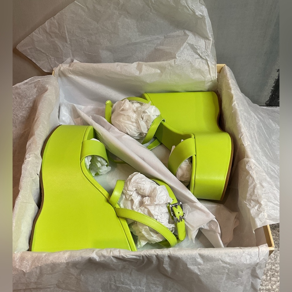 Michael Kors Paola Leather Wedge Sandals in Bright Limeade - 8M (NIB) - Picture 14 of 16